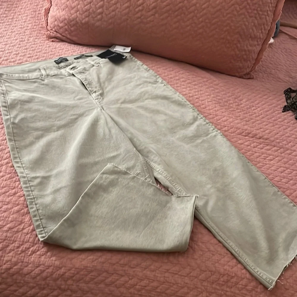 New - Picture 1 of 6